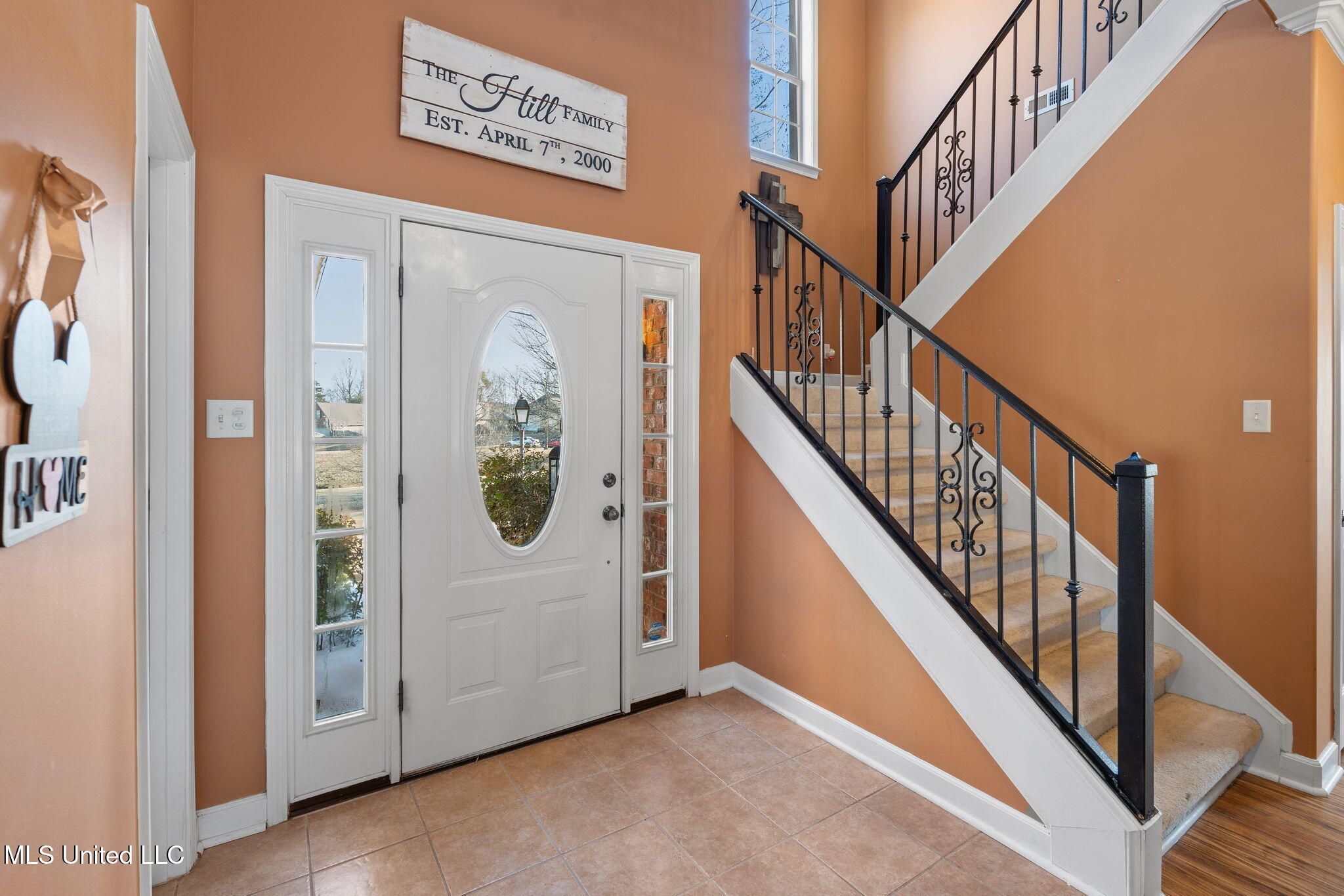 69 Lake Pointe Drive Hernando, MS 38632 - Photo 4 of 27 Foyer Entry