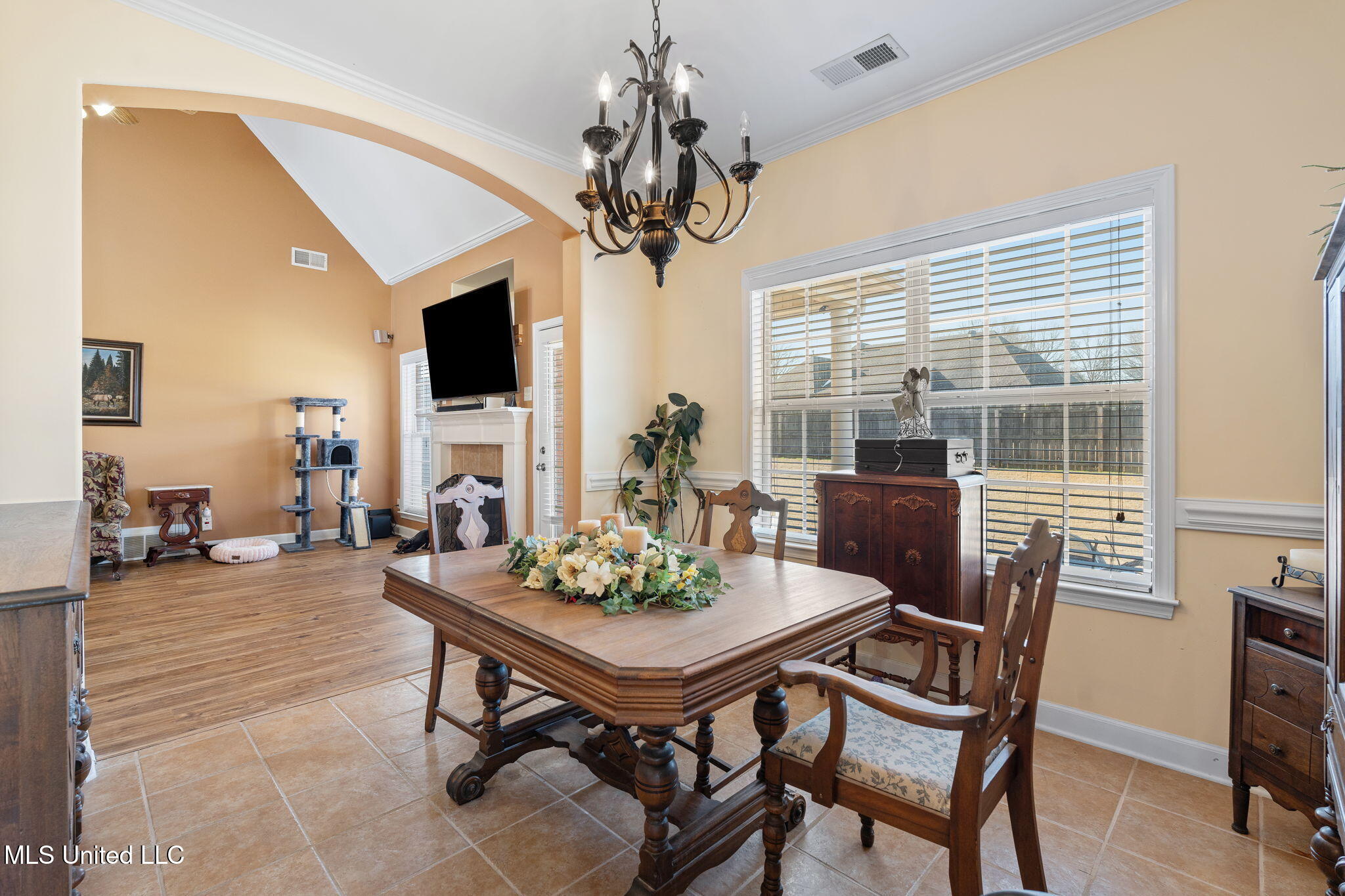 69 Lake Pointe Drive Hernando, MS 38632 - Photo 8 of 27 Dining Room