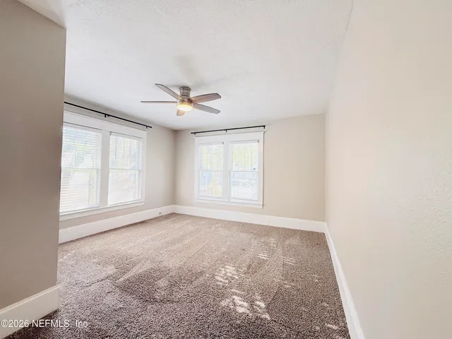 a view of empty room with a ceiling fan