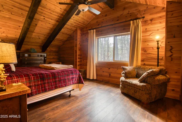 a view of a entrance gate of the house