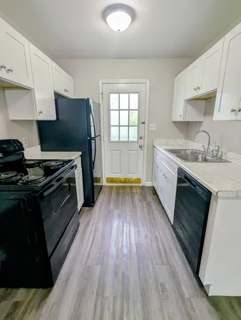 $1,095 | 103 Cloverdale Drive, Unit B, Columbia, TN 38401