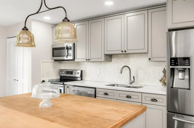 $3,400 | 1629 Riverview Road, Unit 417, Deerfield Beach, FL 33441