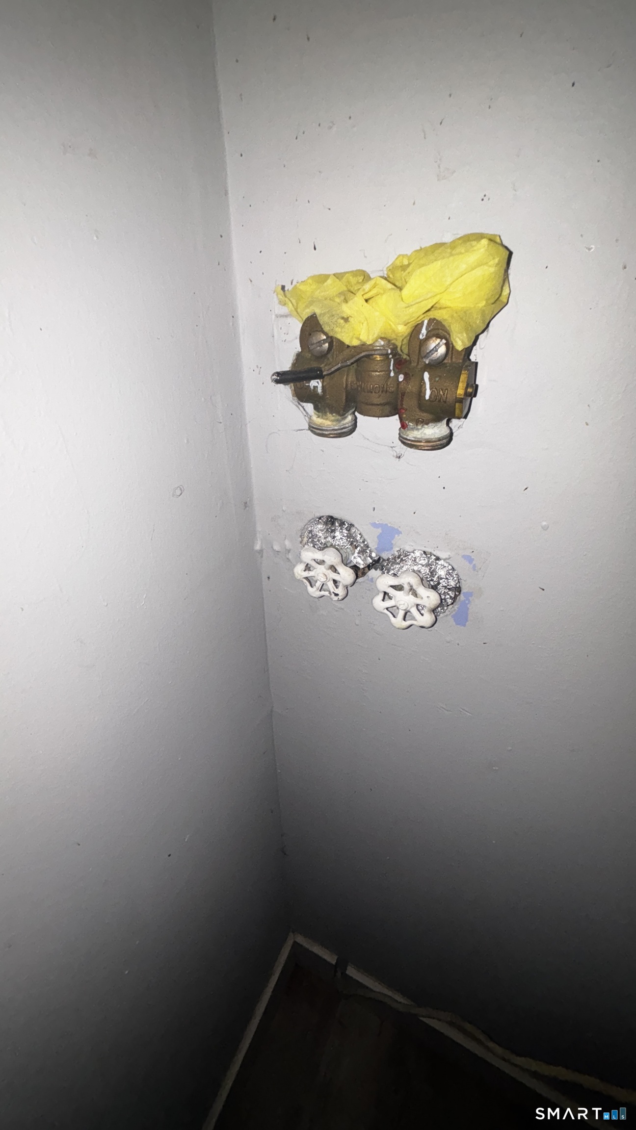 50 Greenhouse Road, Unit 33C Bridgeport, CT 06606 - Photo 27 of 33 an empty room with a wall