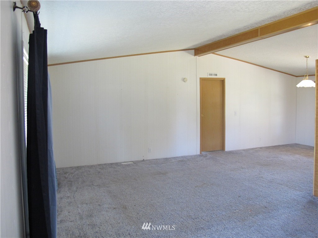 6502 Ferguson Road Northeast Moses Lake, WA 98837 - Photo 3 of 20