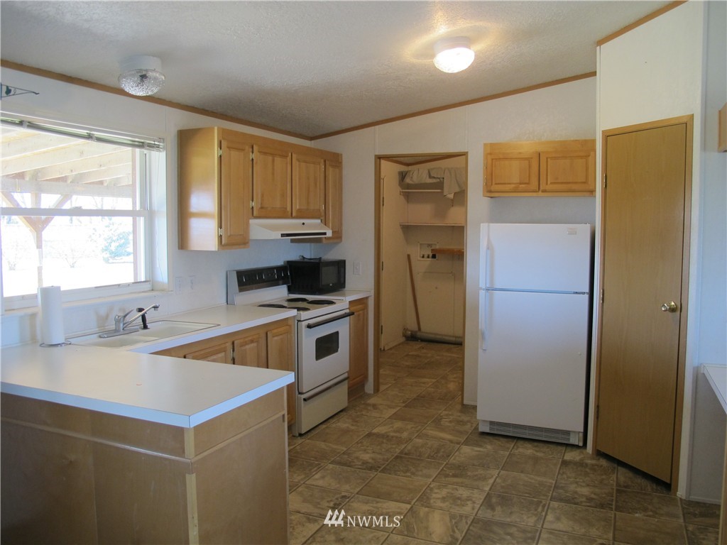 6502 Ferguson Road Northeast Moses Lake, WA 98837 - Photo 5 of 20