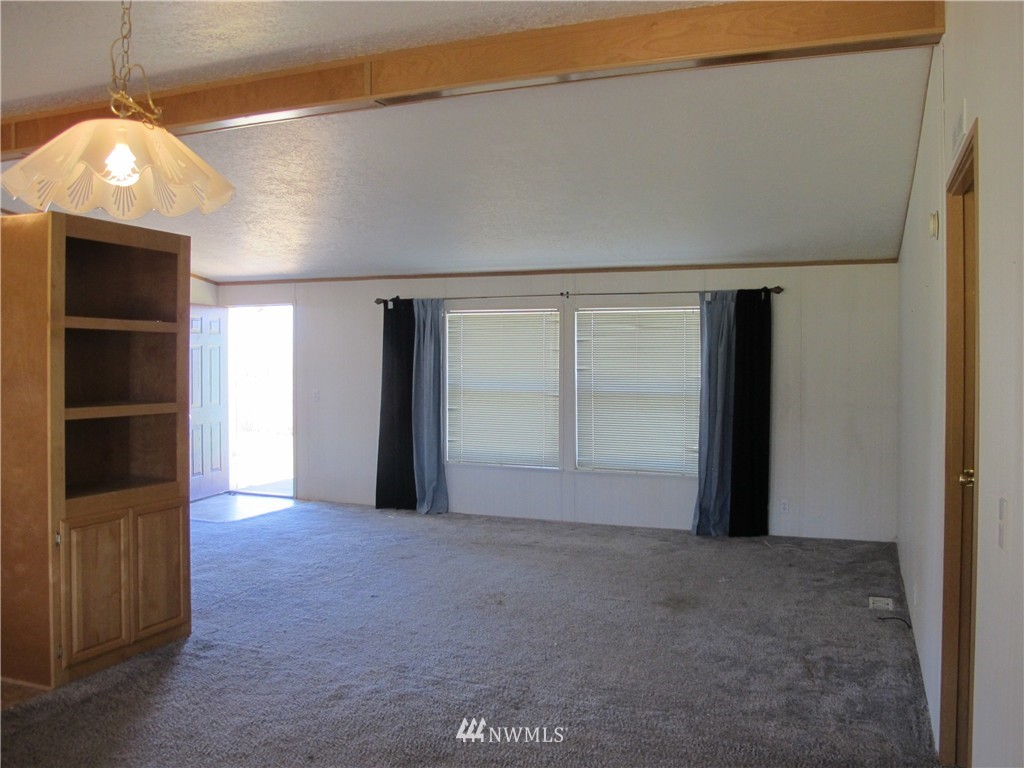 6502 Ferguson Road Northeast Moses Lake, WA 98837 - Photo 6 of 20