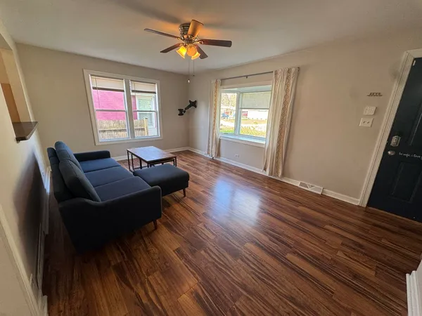 $3,500 | 20 Iowa Avenue, Addison, IL 60101