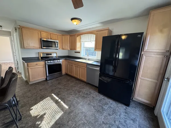 $3,500 | 20 Iowa Avenue, Addison, IL 60101