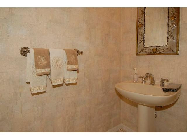 103 North Ocean Boulevard, Unit 103 Boca Raton, FL 33432 - Photo 17 of 25 Bathroom