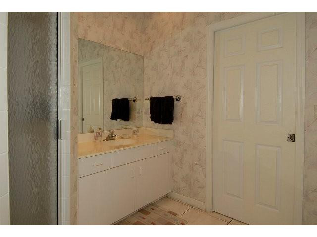 103 North Ocean Boulevard, Unit 103 Boca Raton, FL 33432 - Photo 22 of 25 Bathroom