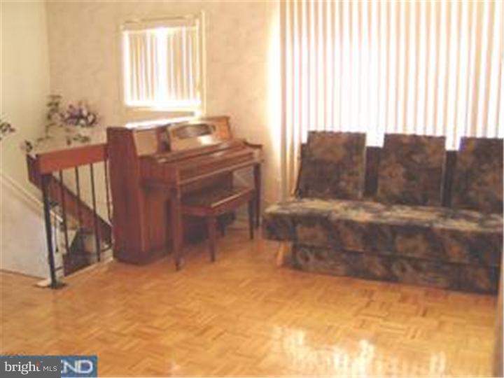 9372 Neil Road, Unit B Philadelphia, PA 19115 - Photo 3 of 11 Living Room