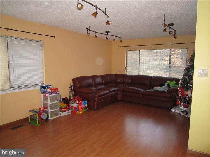 9372 Neil Road, Unit B Philadelphia, PA 19115 - Photo 7 of 11 Living Room