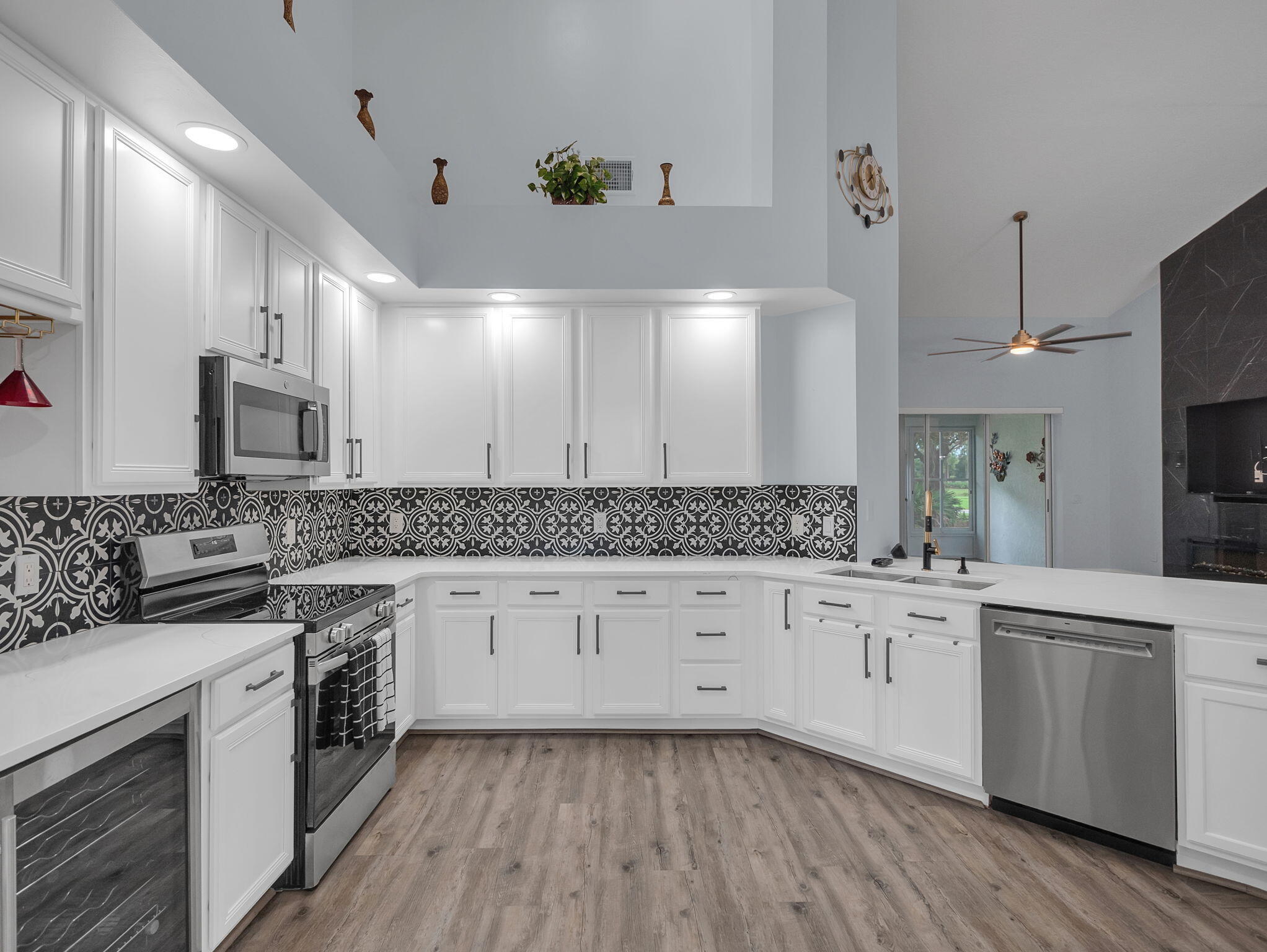 1583 Southwest Harbour Isles Circle, Unit 57 Port St. Lucie, FL 34986 - Photo 13 of 33 Kitchen