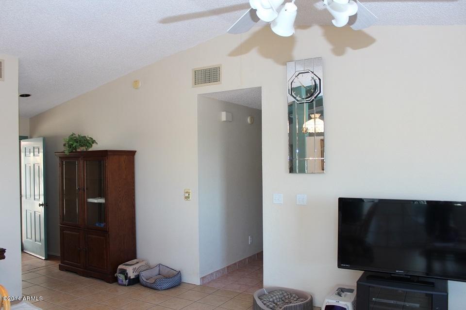 626 Nopal Court Rio Rico, AZ 85648 - Photo 4 of 27 LR to Hallway 626 Nopal Ct