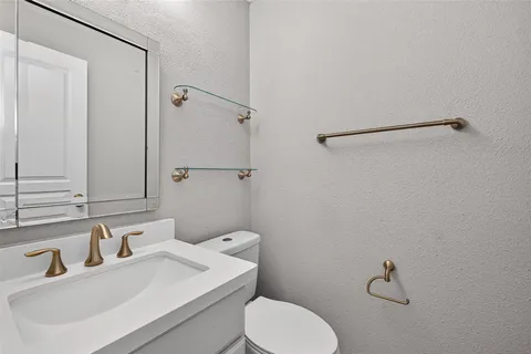 $197,000 | 2400 North Braeswood Boulevard, Unit 129, Houston, TX 77030