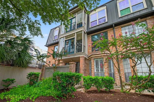 $197,000 | 2400 North Braeswood Boulevard, Unit 129, Houston, TX 77030