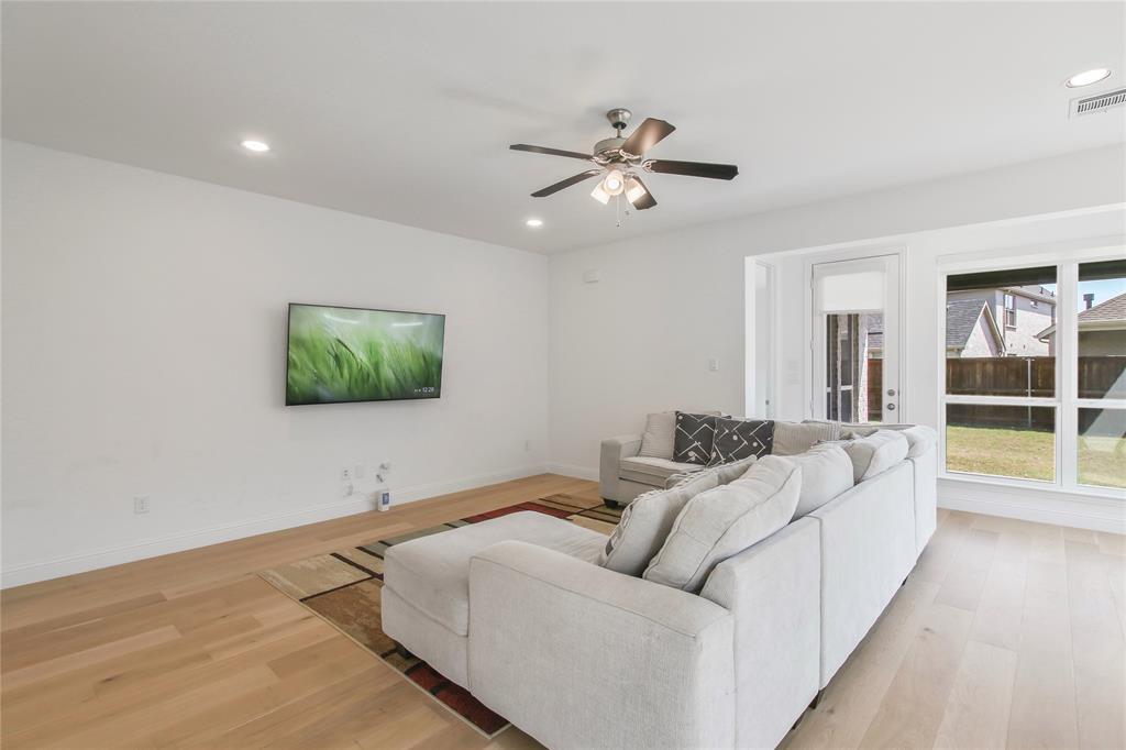 8425 Colburn The Colony, TX 75056 - Photo 17 of 37
