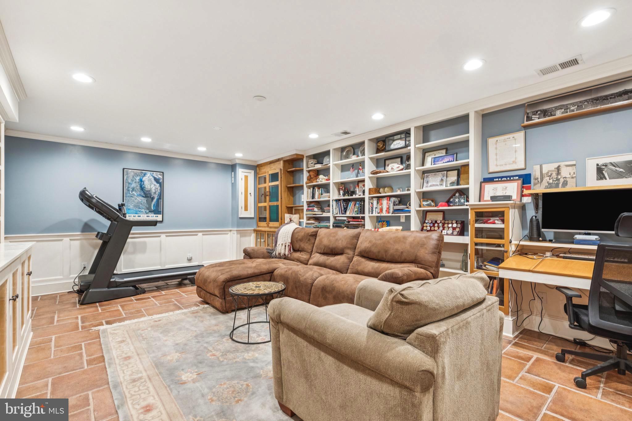 9 Tolson Street Annapolis, MD 21401 - Photo 64 of 82 a living room with furniture and a flat screen tv