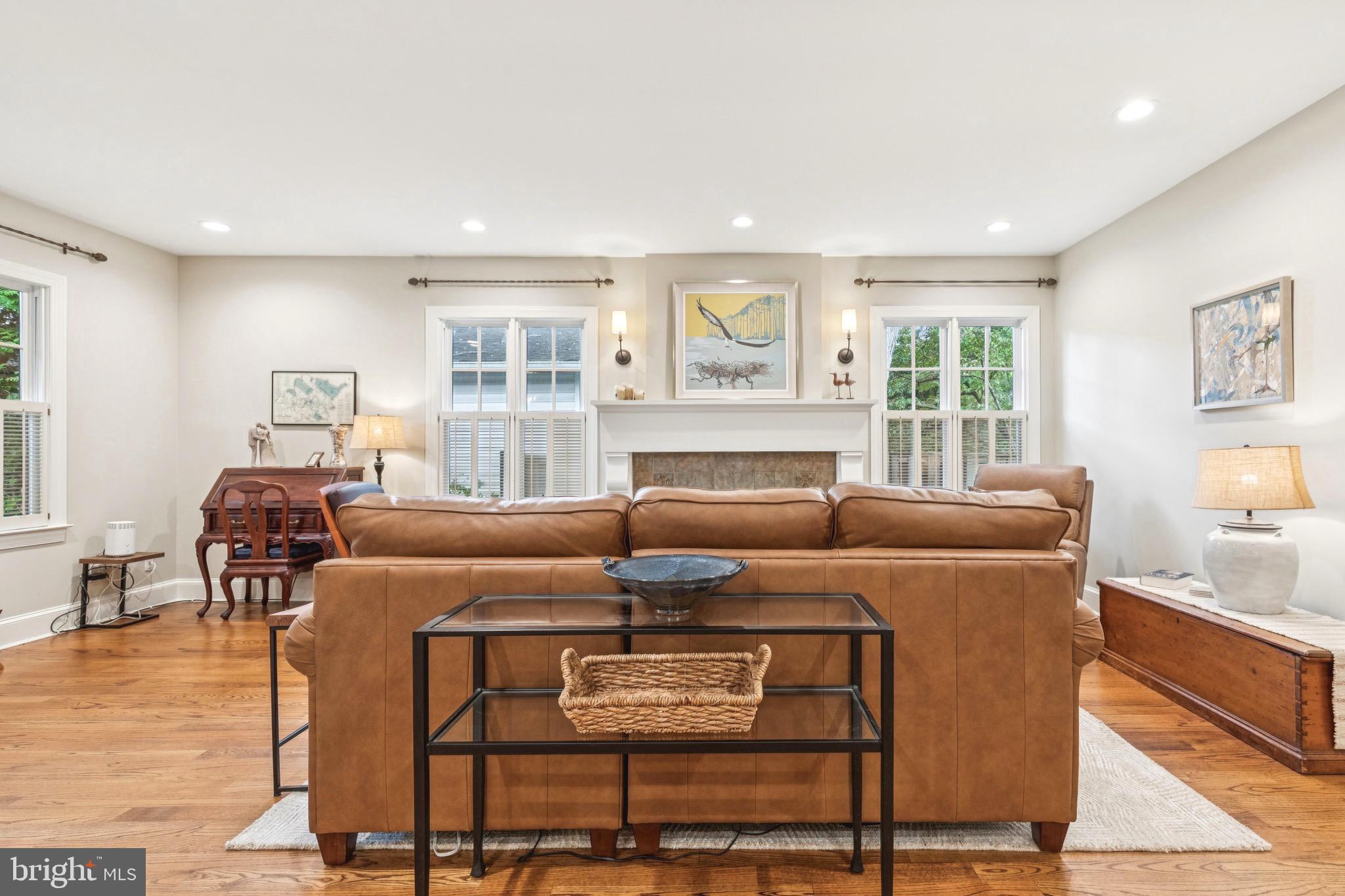 9 Tolson Street Annapolis, MD 21401 - Photo 9 of 82 a living room with furniture and a window