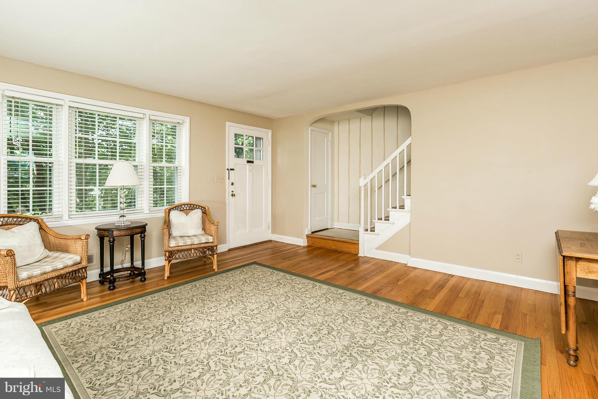 132 Dumbarton Road Baltimore, MD 21212 - Photo 5 of 30 Living Room