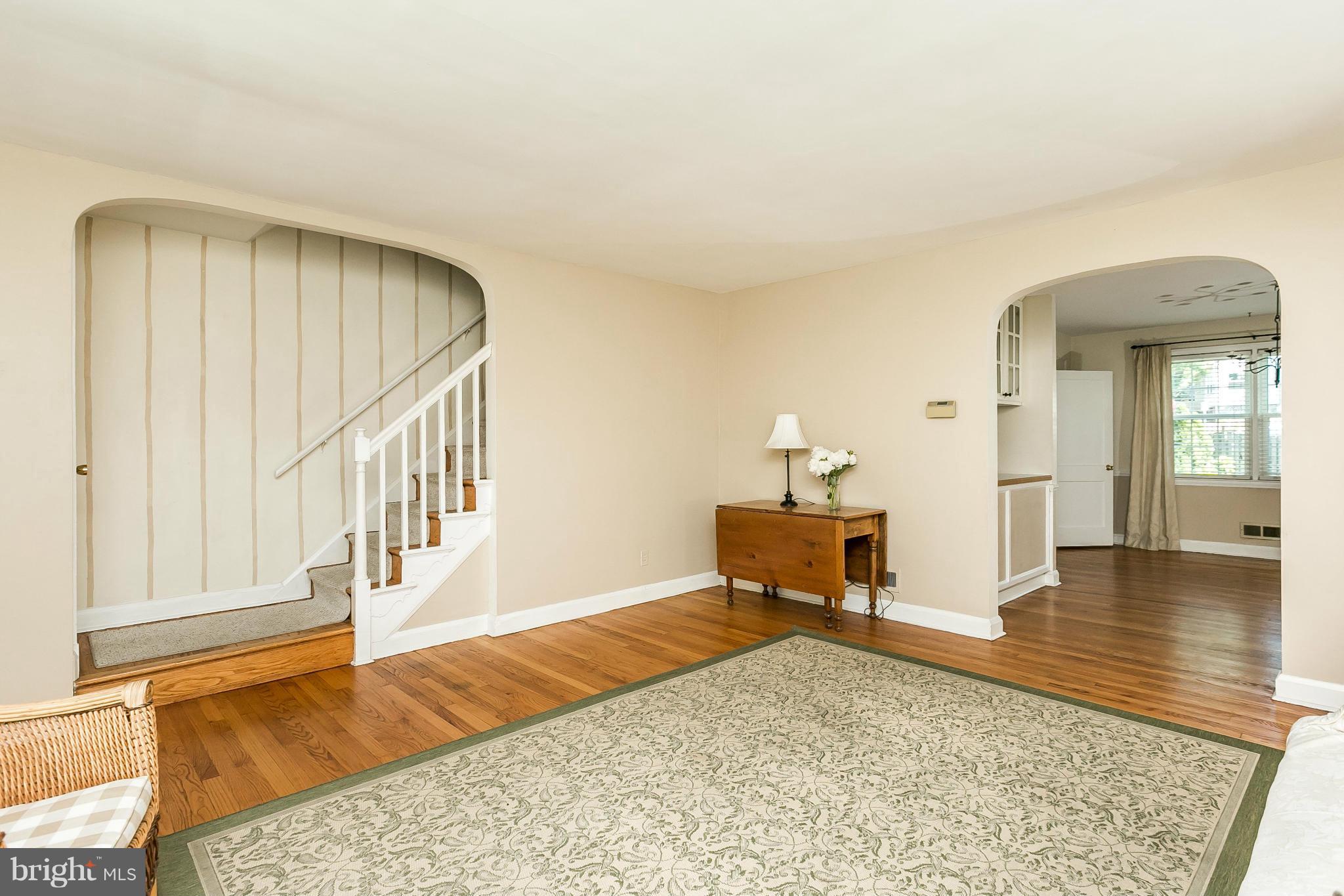 132 Dumbarton Road Baltimore, MD 21212 - Photo 7 of 30 Living Room