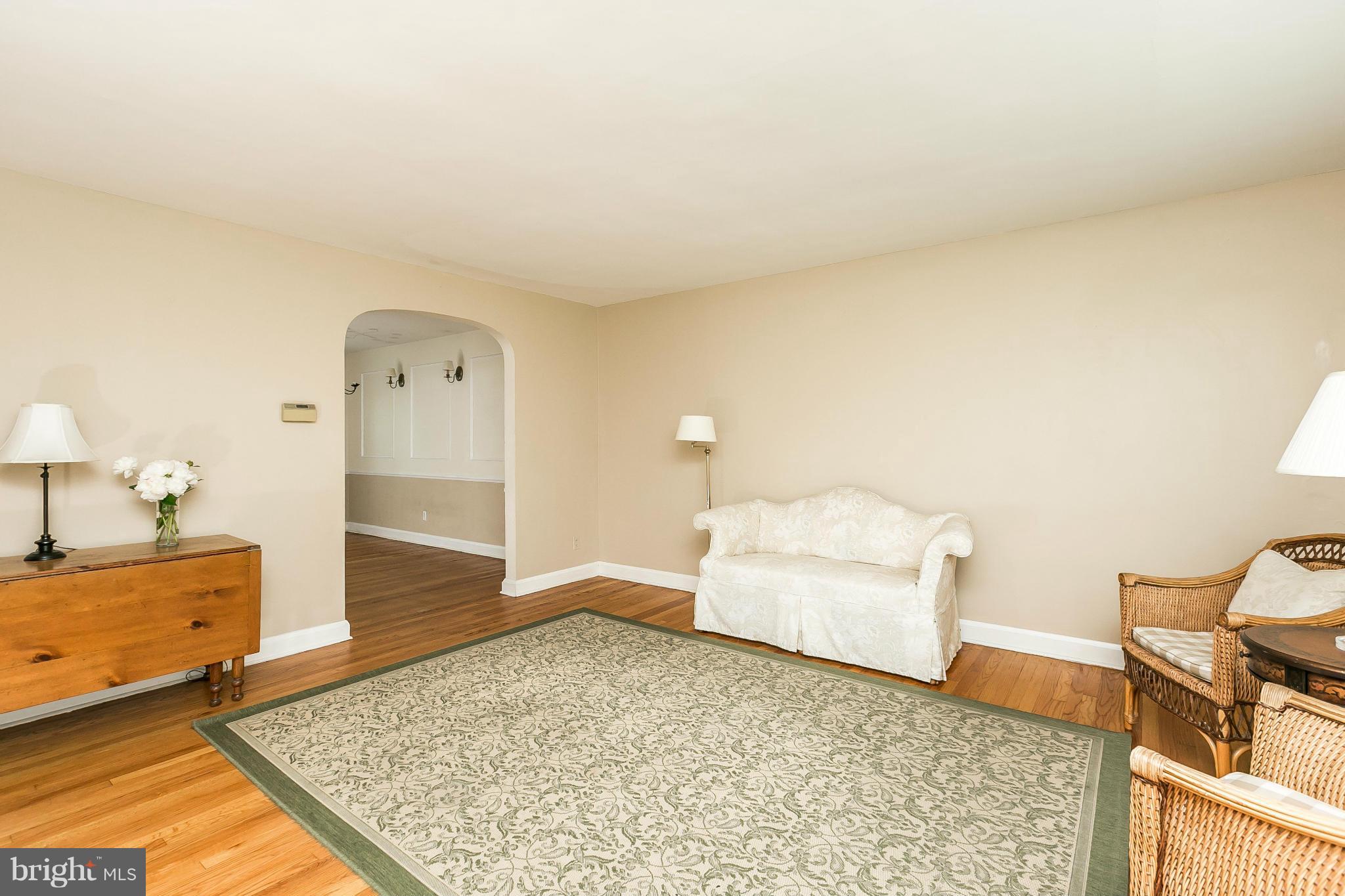 132 Dumbarton Road Baltimore, MD 21212 - Photo 8 of 30 Living Room