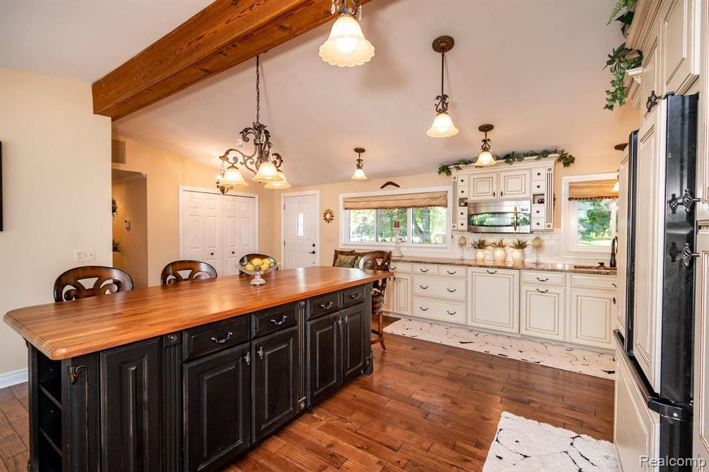 380 Donegal Drive Rochester Hills, MI 48309 - Photo 7 of 34