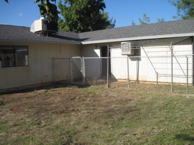 1325 Woodside Meadows Road Redding, CA 96002 - Photo 11 of 12 a backyard of a house