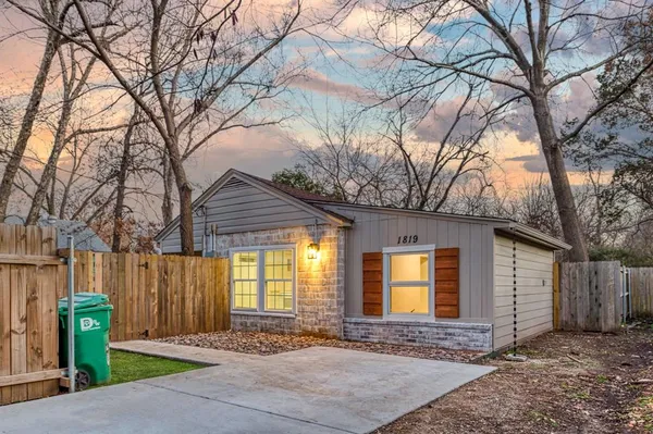 $1,250 | 1819 Scripture Street, Denton, TX 76201