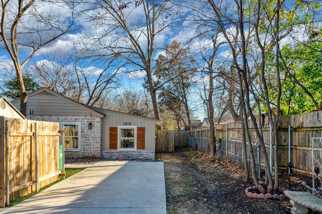 1819 Scripture Street Denton, TX 76201 - Photo 2 of 27