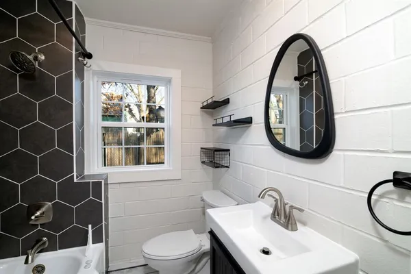 $1,250 | 1819 Scripture Street, Denton, TX 76201