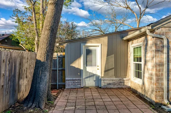 $1,250 | 1819 Scripture Street, Denton, TX 76201