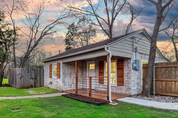 $1,250 | 1819 Scripture Street, Denton, TX 76201