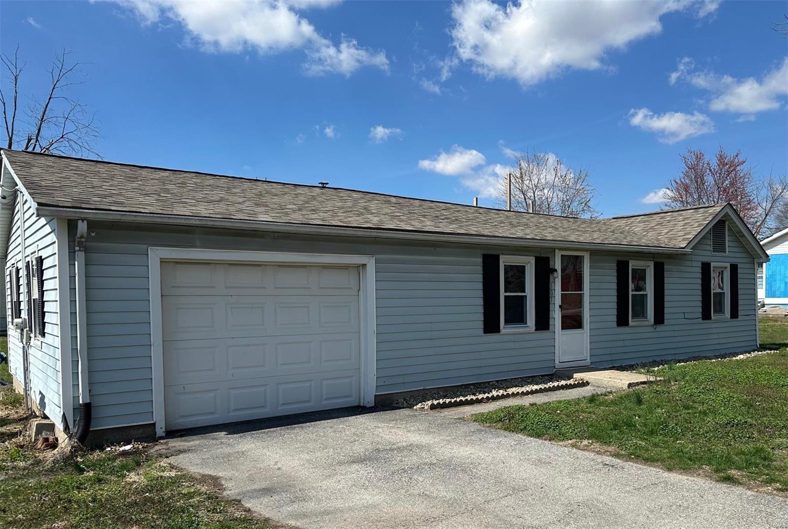707 Sinclair Avenue South Roxana, IL 62087 - Photo 2 of 11 Gallery Image 2