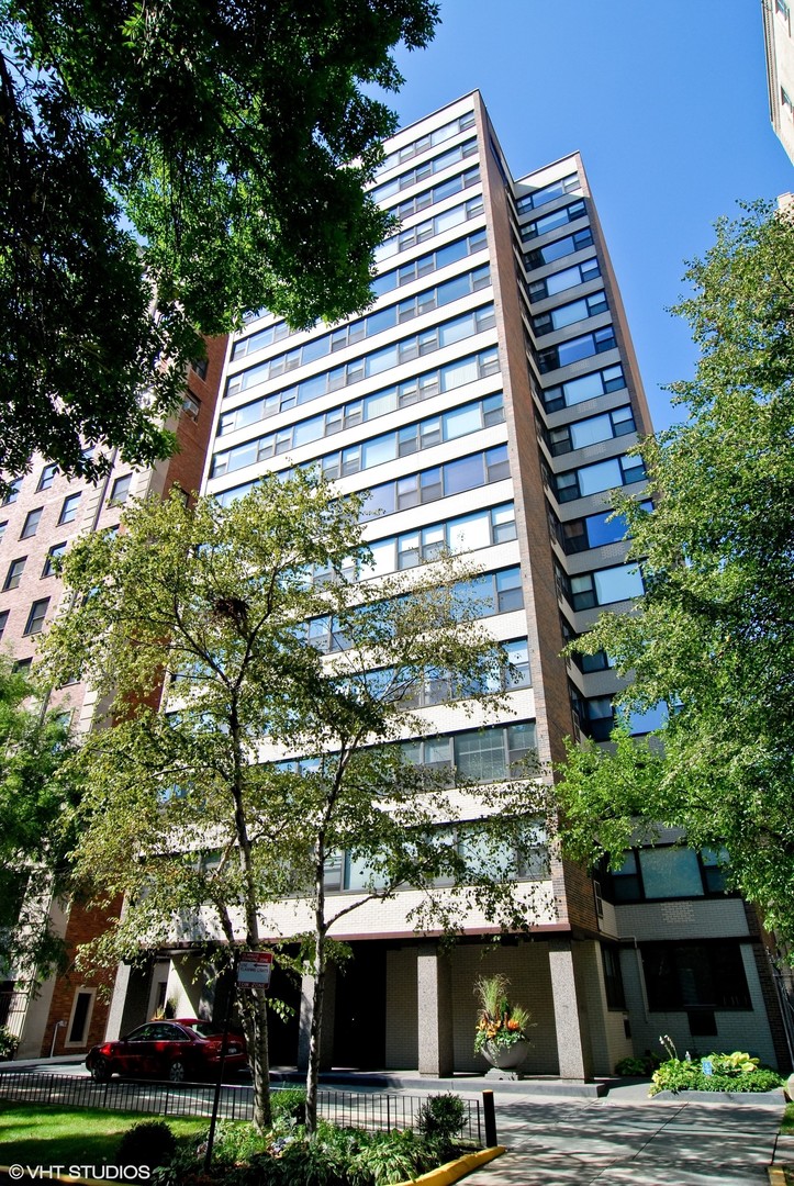 1540 North State Parkway, Unit 11C Chicago, IL 60610 - Photo 1 of 23 a view of a large building
