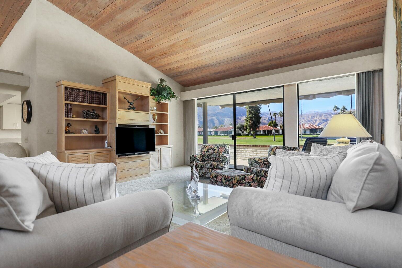 11 Ronda Drive Rancho Mirage, CA 92270 - Photo 2 of 7 living room