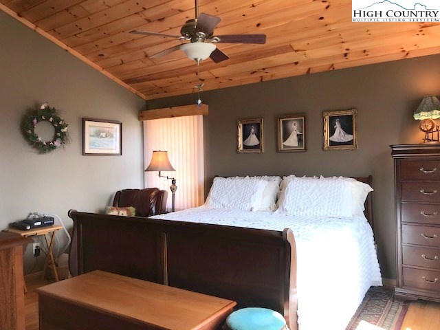 990 Fox Meadow Road Banner Elk, NC 28604 - Photo 27 of 45 a bed room with a bed