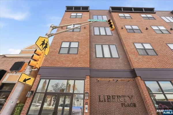 $689,000 | 660 Bloomfield Avenue, Unit 406, Bloomfield, NJ 07003