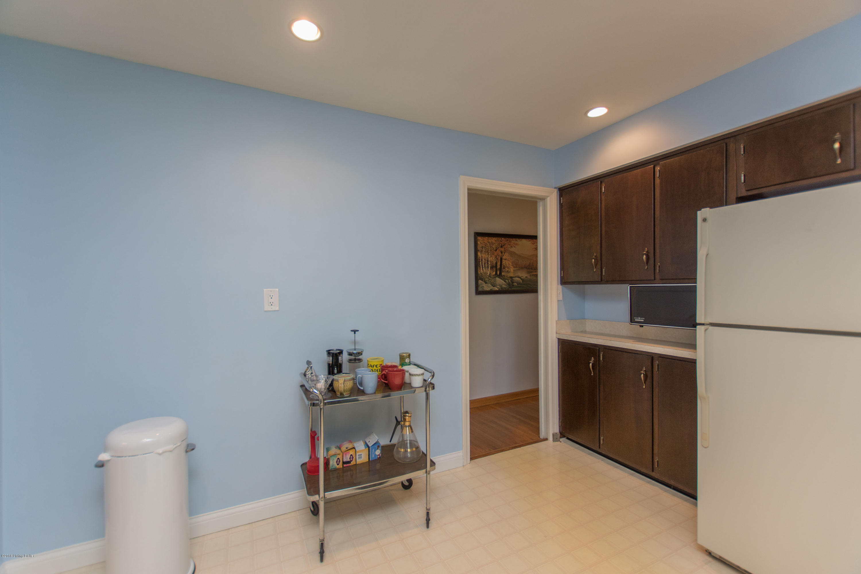4247 Darbrook Road Louisville, KY 40207 - Photo 7 of 57 4247 Darbrook Rd Kitchen (1)