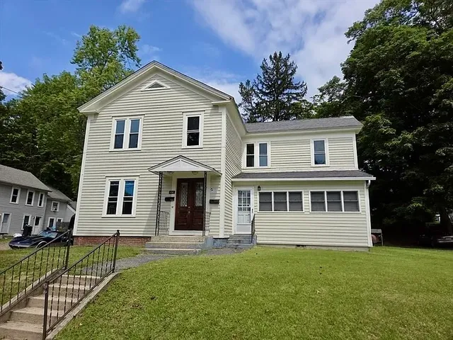 $2,100 | 1045 Pine Street, Unit 2, Palmer, MA 01069