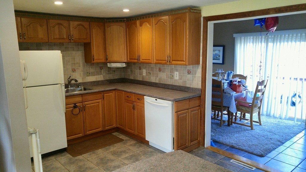 7 Lincoln Road Peabody, MA 01960 - Photo 4 of 24 Gallery Image 4