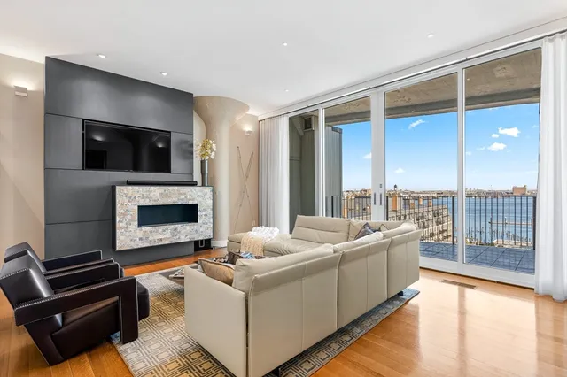 $1,695,000 | 63 Atlantic Avenue, Unit 9B, Boston, MA 02110