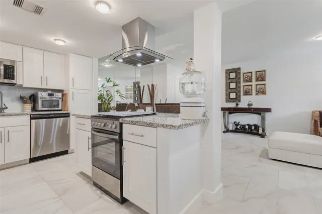 $1,950 | 2234 South Piney Point Road, Unit 110, Houston, TX 77063