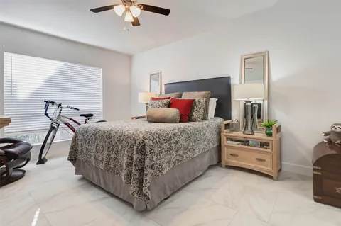 $1,950 | 2234 South Piney Point Road, Unit 110, Houston, TX 77063