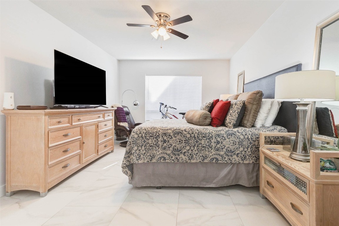 2234 South Piney Point Road, Unit 110 Houston, TX 77063 - Photo 18 of 25