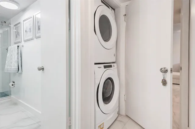 $1,950 | 2234 South Piney Point Road, Unit 110, Houston, TX 77063