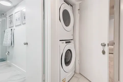 $1,950 | 2234 South Piney Point Road, Unit 110, Houston, TX 77063