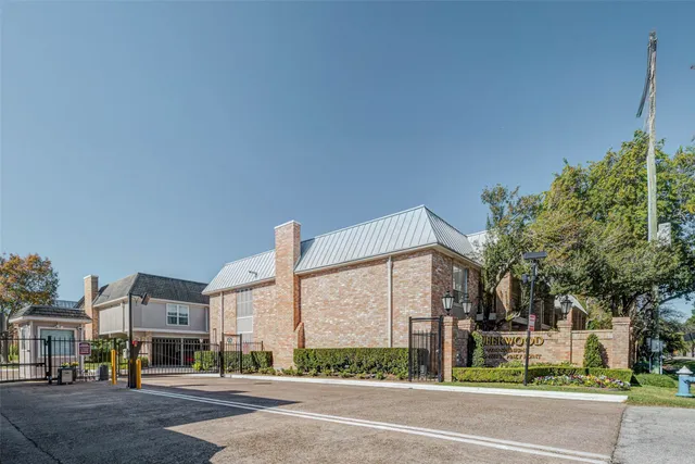 $1,950 | 2234 South Piney Point Road, Unit 110, Houston, TX 77063