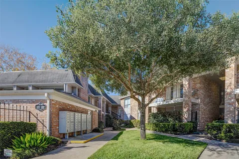 $1,950 | 2234 South Piney Point Road, Unit 110, Houston, TX 77063