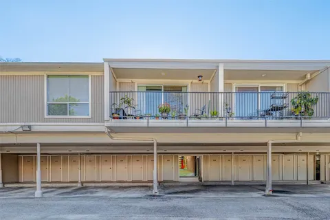 $1,950 | 2234 South Piney Point Road, Unit 110, Houston, TX 77063